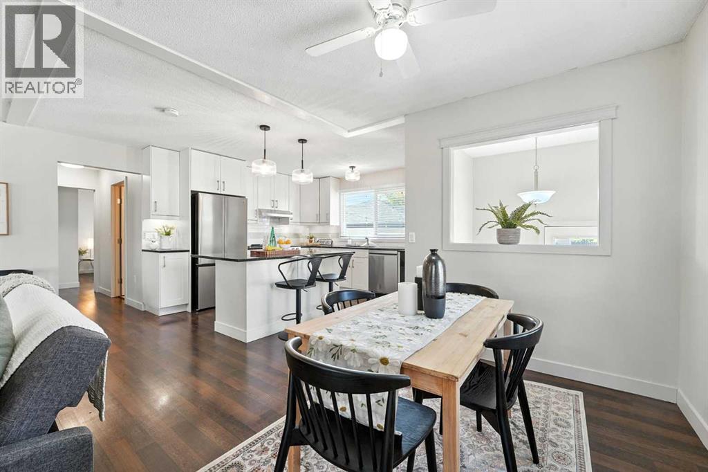 Photo 8 of 207 Pinecrest Crescent Ne, Calgary AB