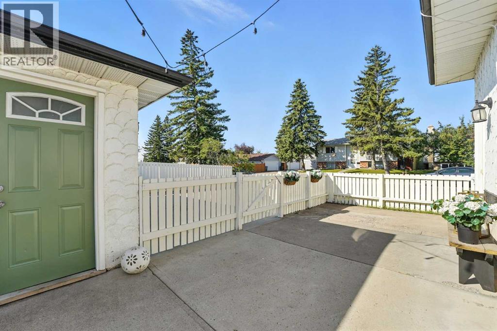 Photo 29 of 207 Pinecrest Crescent Ne, Calgary AB