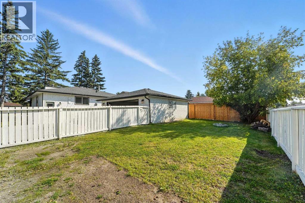 Photo 31 of 207 Pinecrest Crescent Ne, Calgary AB