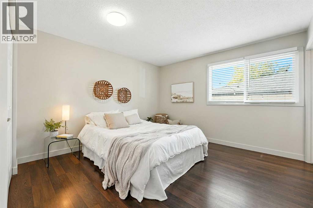 Photo 16 of 207 Pinecrest Crescent Ne, Calgary AB