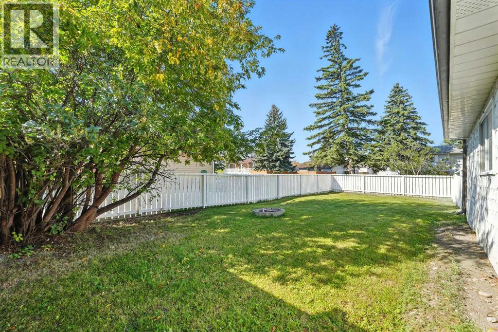 Photo 30 of 207 Pinecrest Crescent Ne, Calgary AB