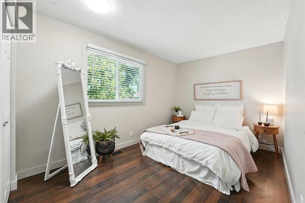 Photo 13 of 207 Pinecrest Crescent Ne, Calgary AB