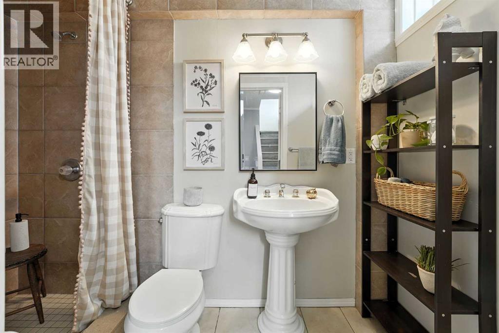 Photo 26 of 207 Pinecrest Crescent Ne, Calgary AB