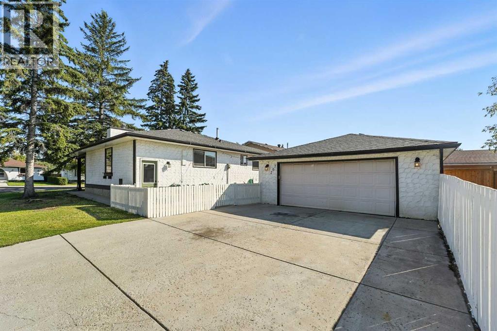 Photo 33 of 207 Pinecrest Crescent Ne, Calgary AB
