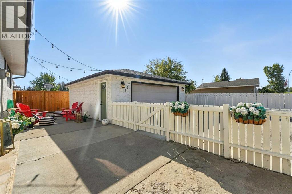 Photo 27 of 207 Pinecrest Crescent Ne, Calgary AB