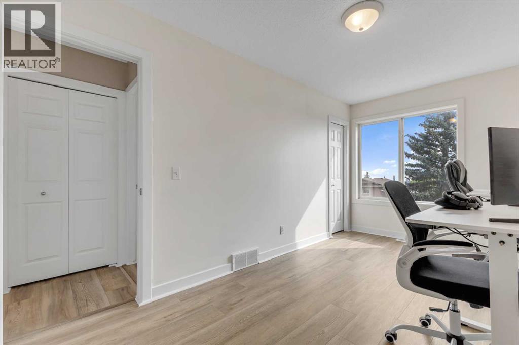 Photo 28 of 9 Sandarac Way Nw, Calgary AB