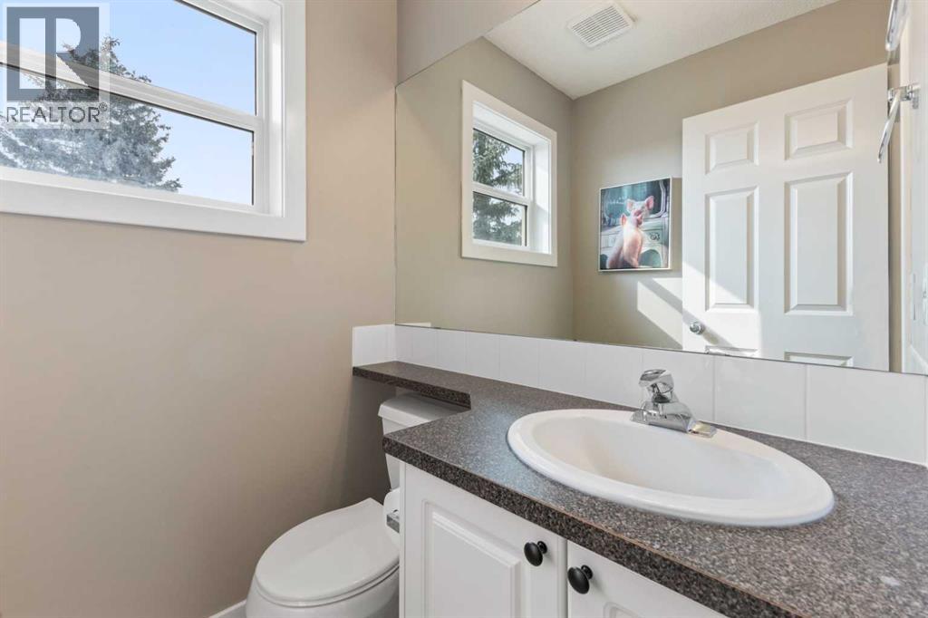 Photo 10 of 9 Sandarac Way Nw, Calgary AB