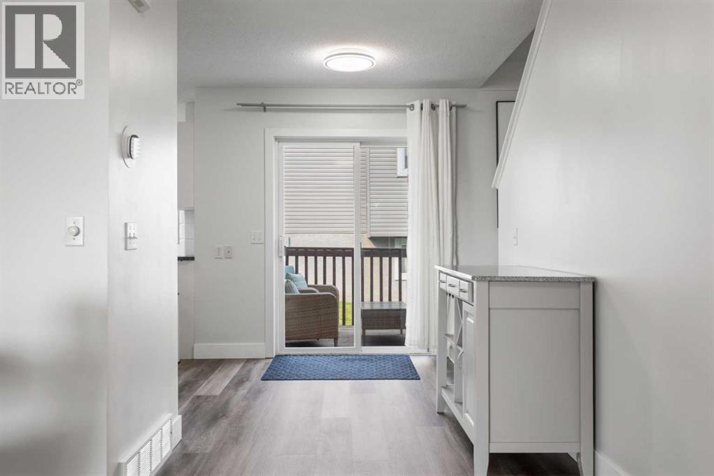 Photo 7 of 9 Sandarac Way Nw, Calgary AB