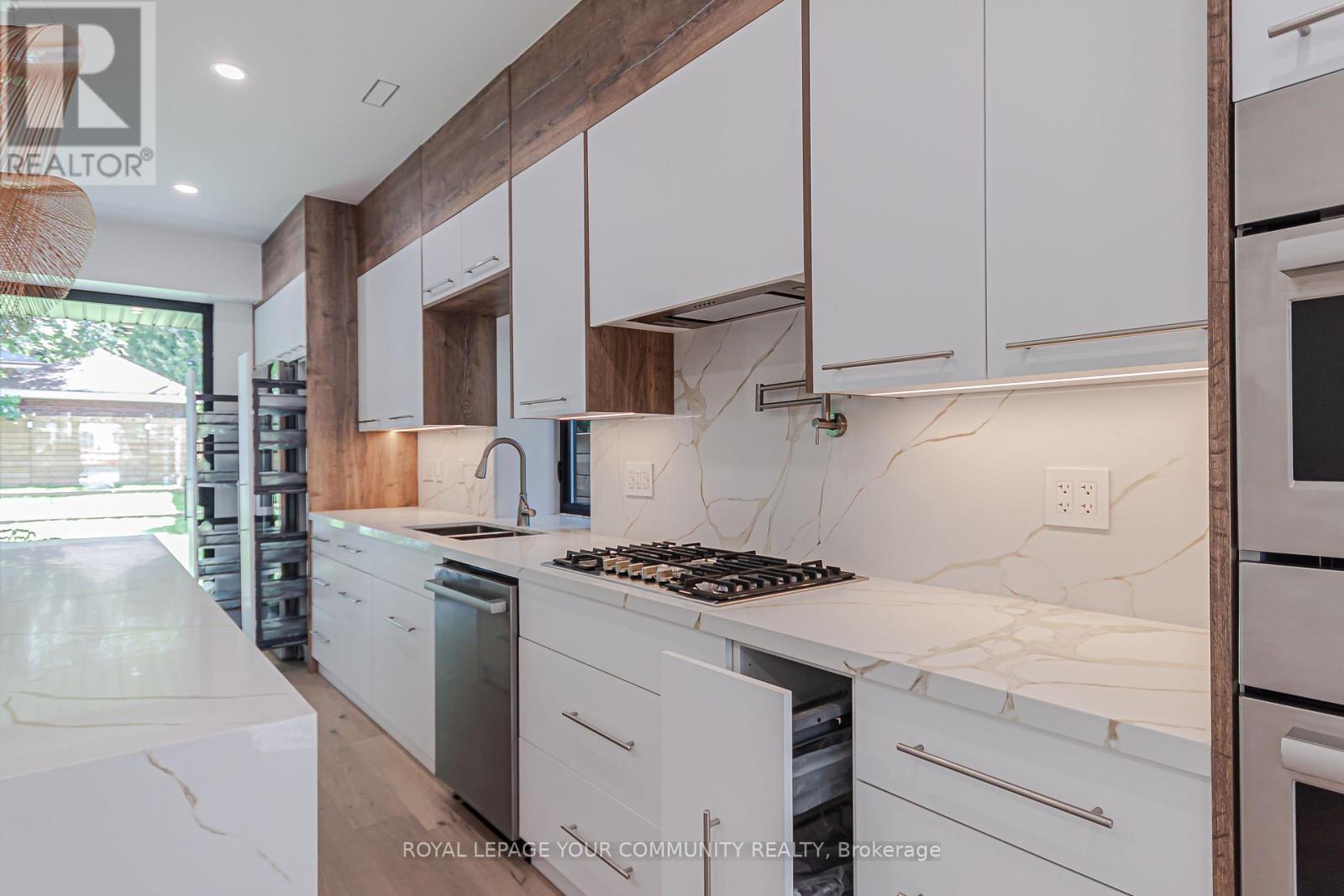 Photo 10 of 89 Gainsborough Road, Toronto ON
