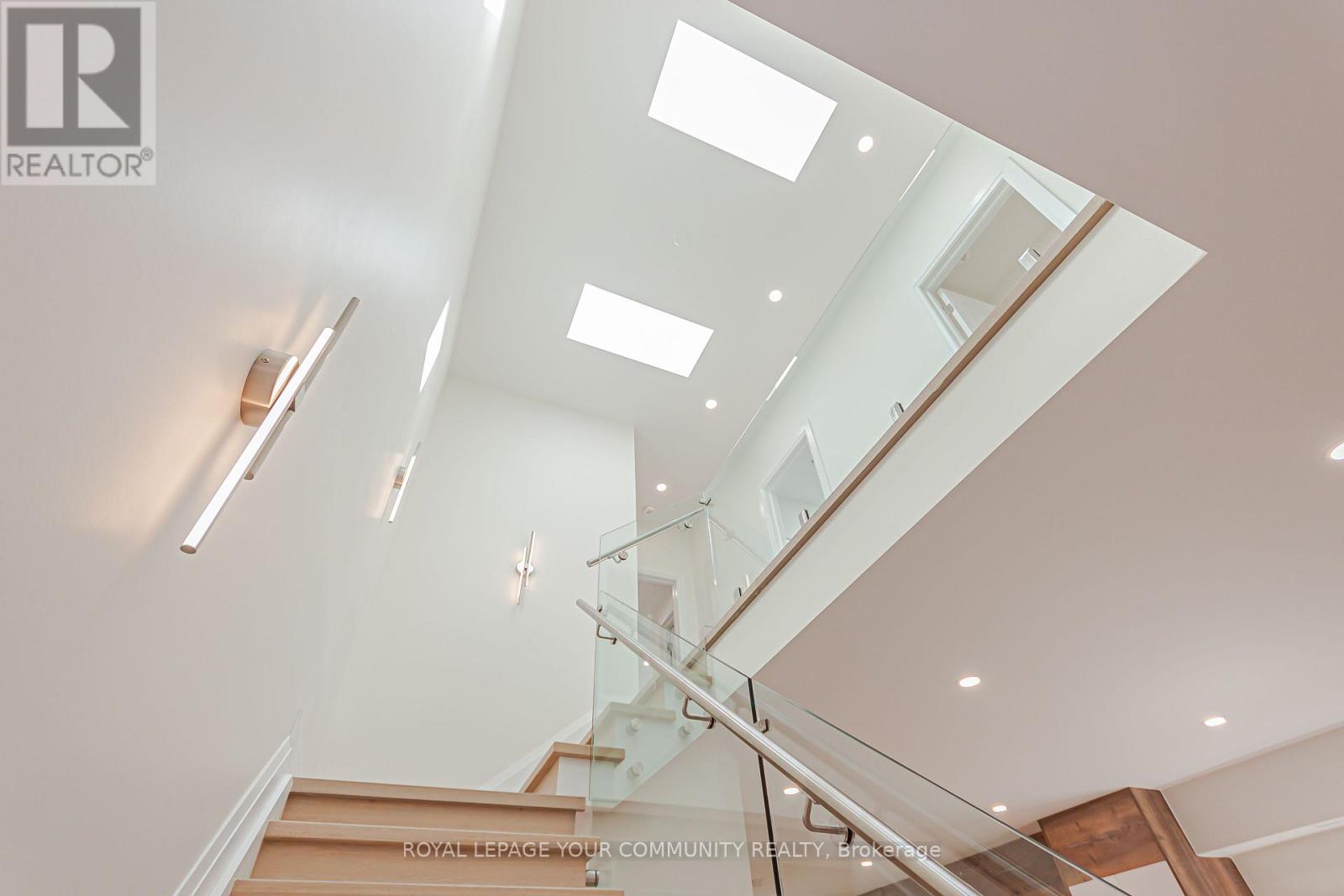 Photo 16 of 89 Gainsborough Road, Toronto ON