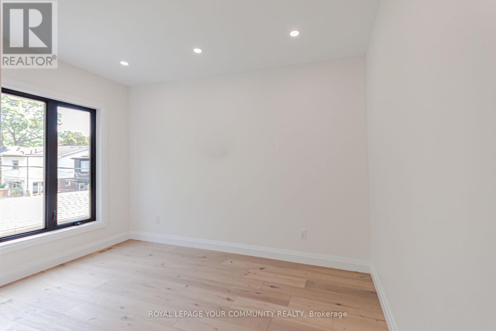 Photo 23 of 89 Gainsborough Road, Toronto ON