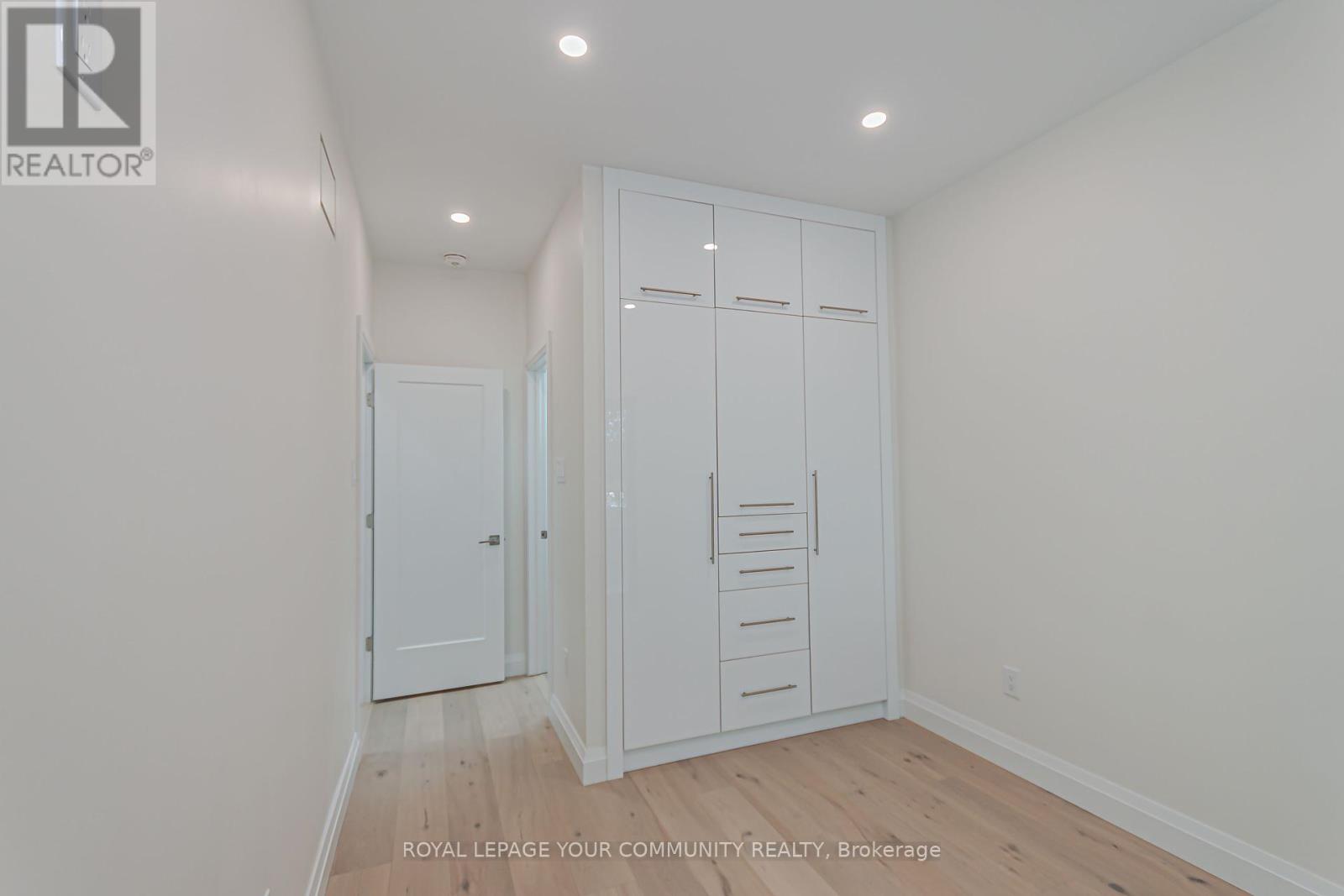Photo 25 of 89 Gainsborough Road, Toronto ON