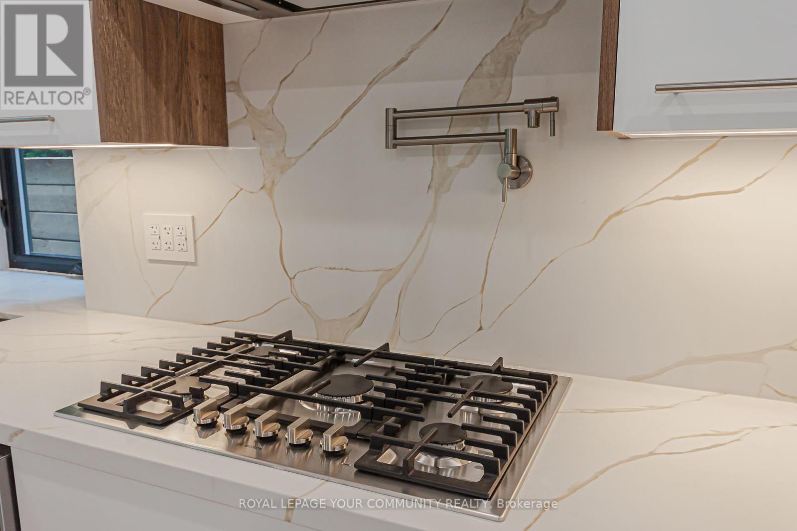 Photo 11 of 89 Gainsborough Road, Toronto ON