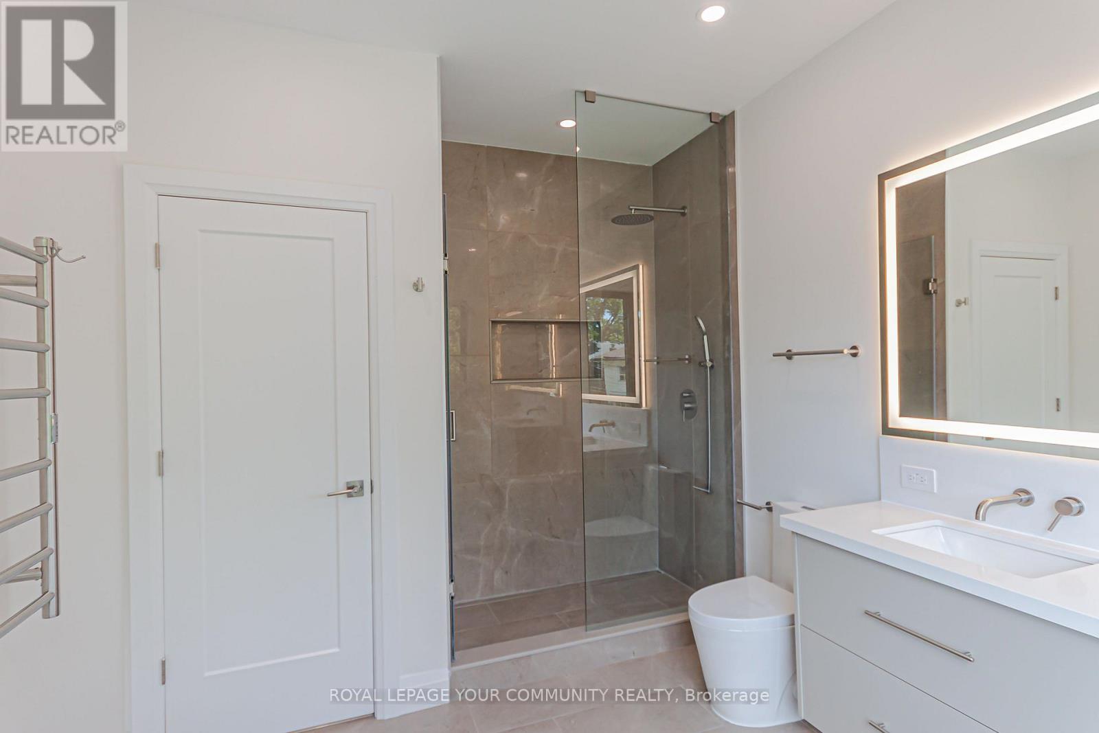 Photo 20 of 89 Gainsborough Road, Toronto ON
