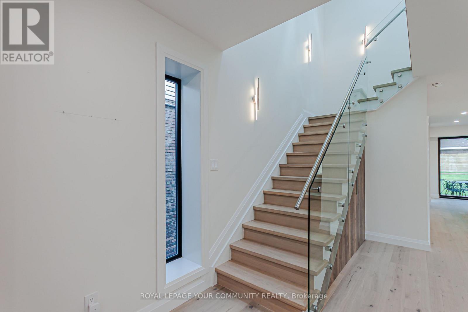 Photo 14 of 89 Gainsborough Road, Toronto ON
