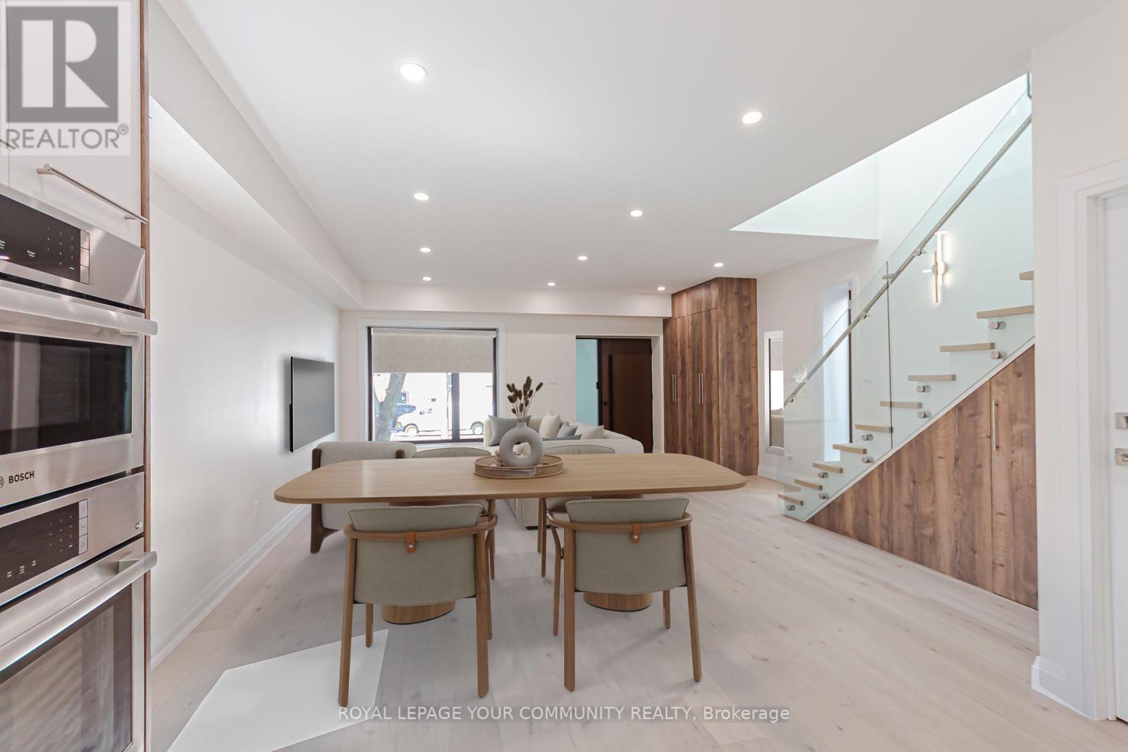 Photo 6 of 89 Gainsborough Road, Toronto ON