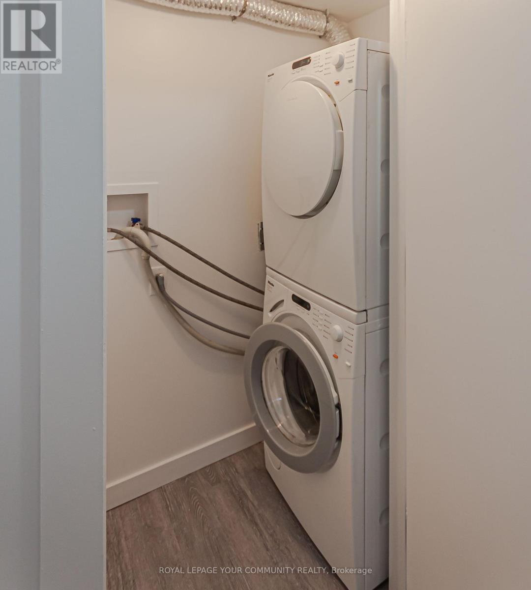 Photo 35 of 89 Gainsborough Road, Toronto ON