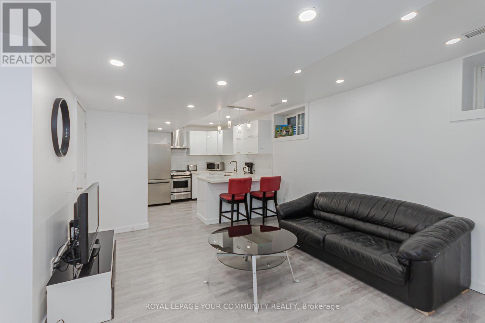 Photo 32 of 89 Gainsborough Road, Toronto ON