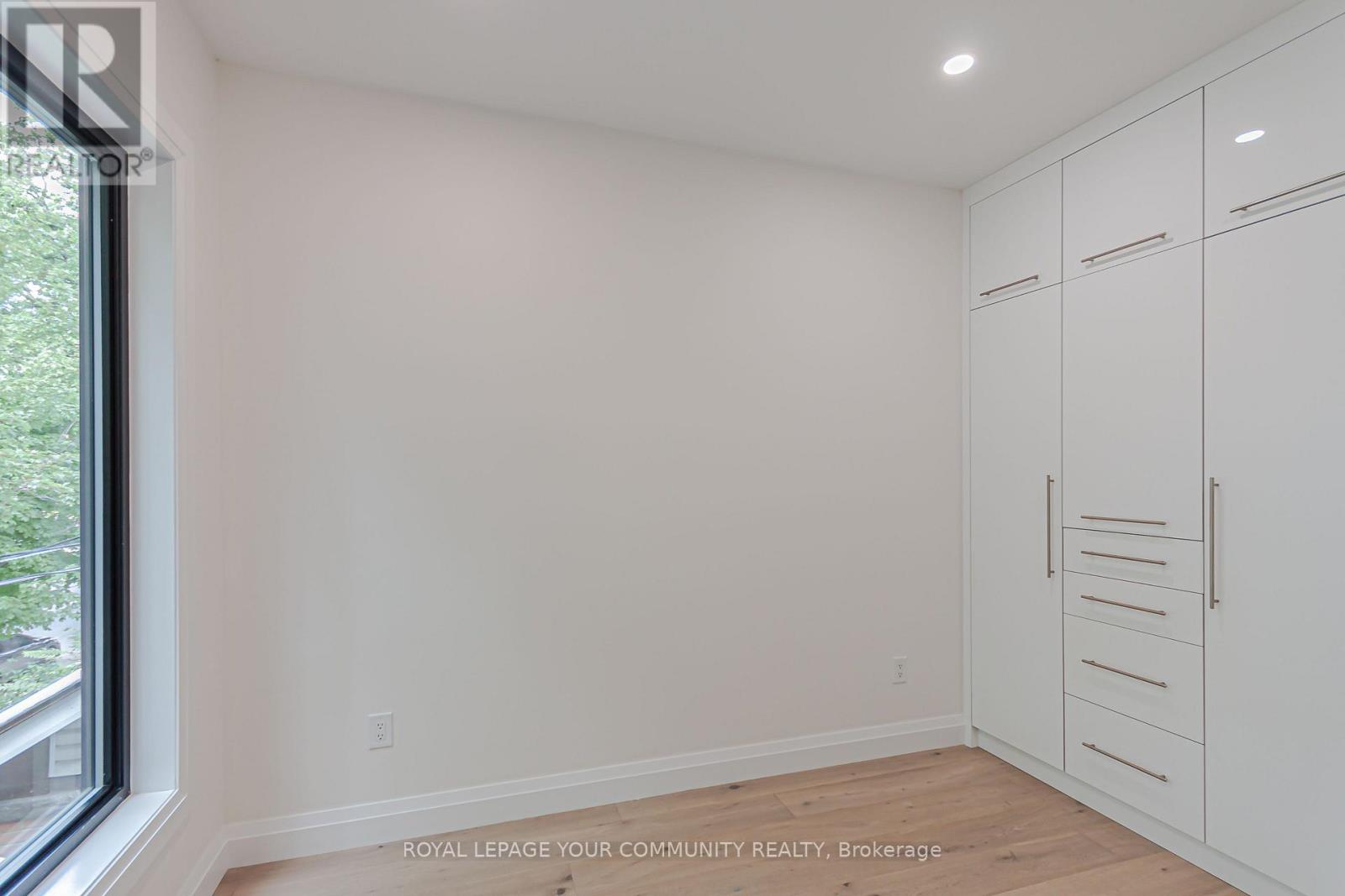 Photo 27 of 89 Gainsborough Road, Toronto ON