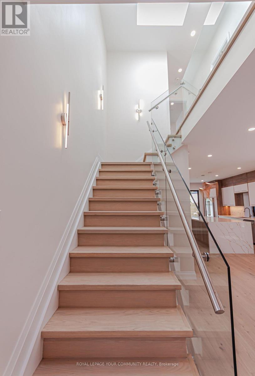 Photo 15 of 89 Gainsborough Road, Toronto ON
