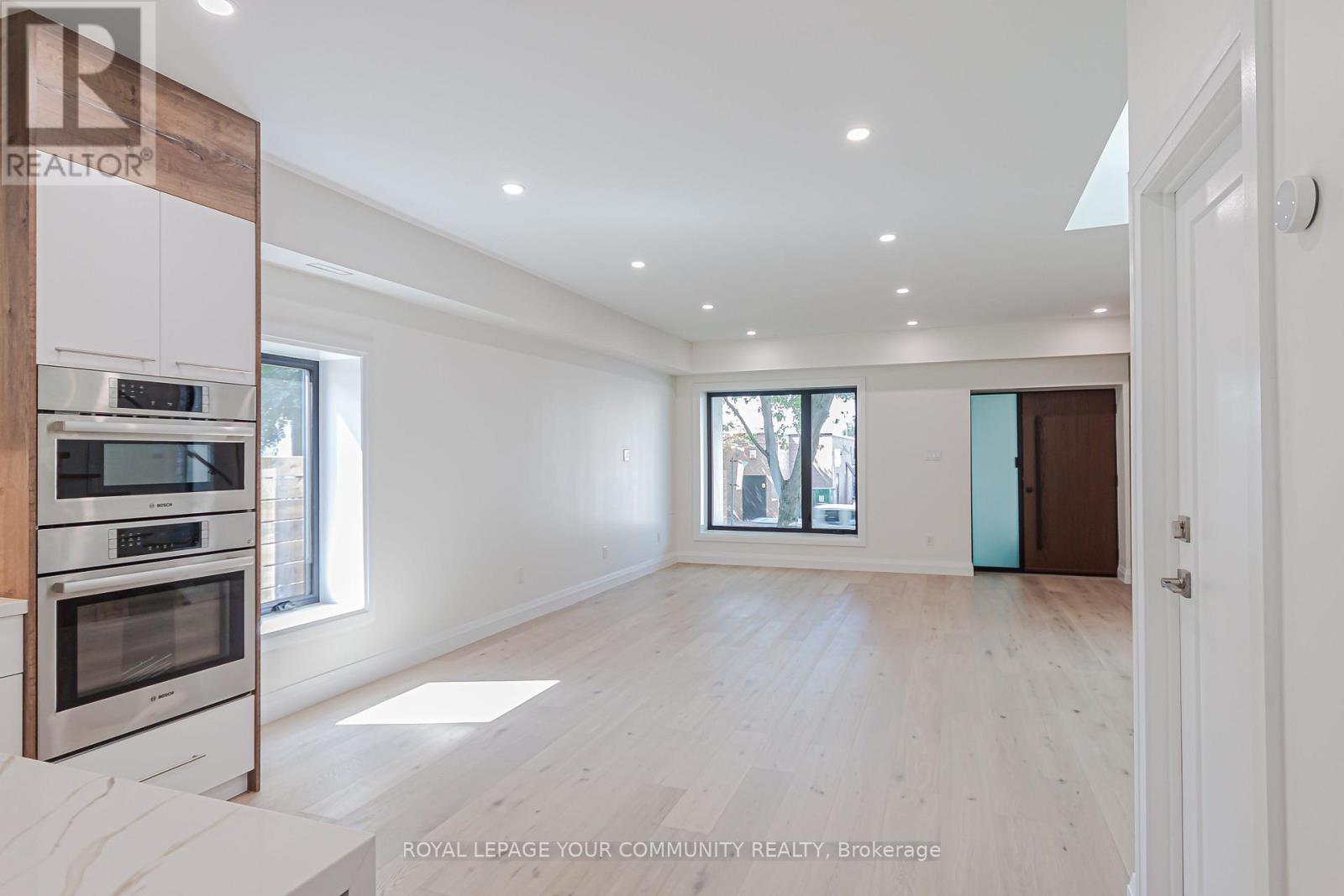 Photo 7 of 89 Gainsborough Road, Toronto ON