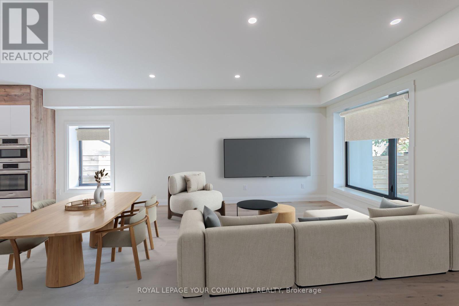 Photo 4 of 89 Gainsborough Road, Toronto ON