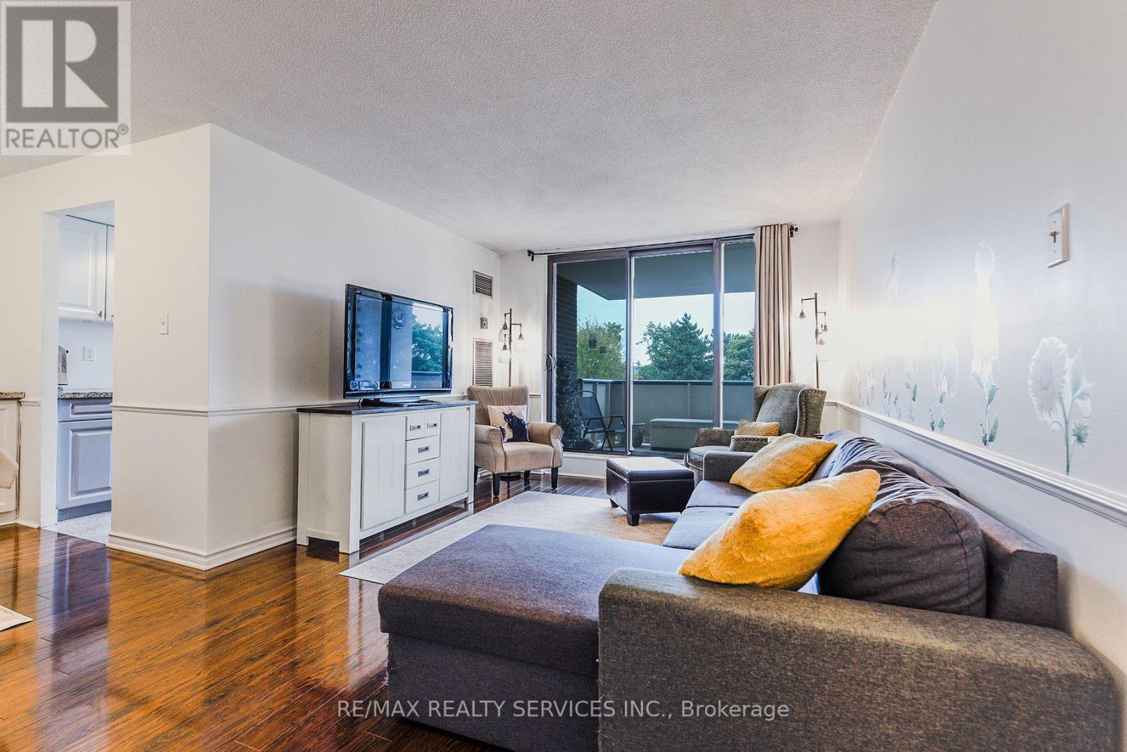Photo 7 of 302 3 Lisa Street, Brampton ON