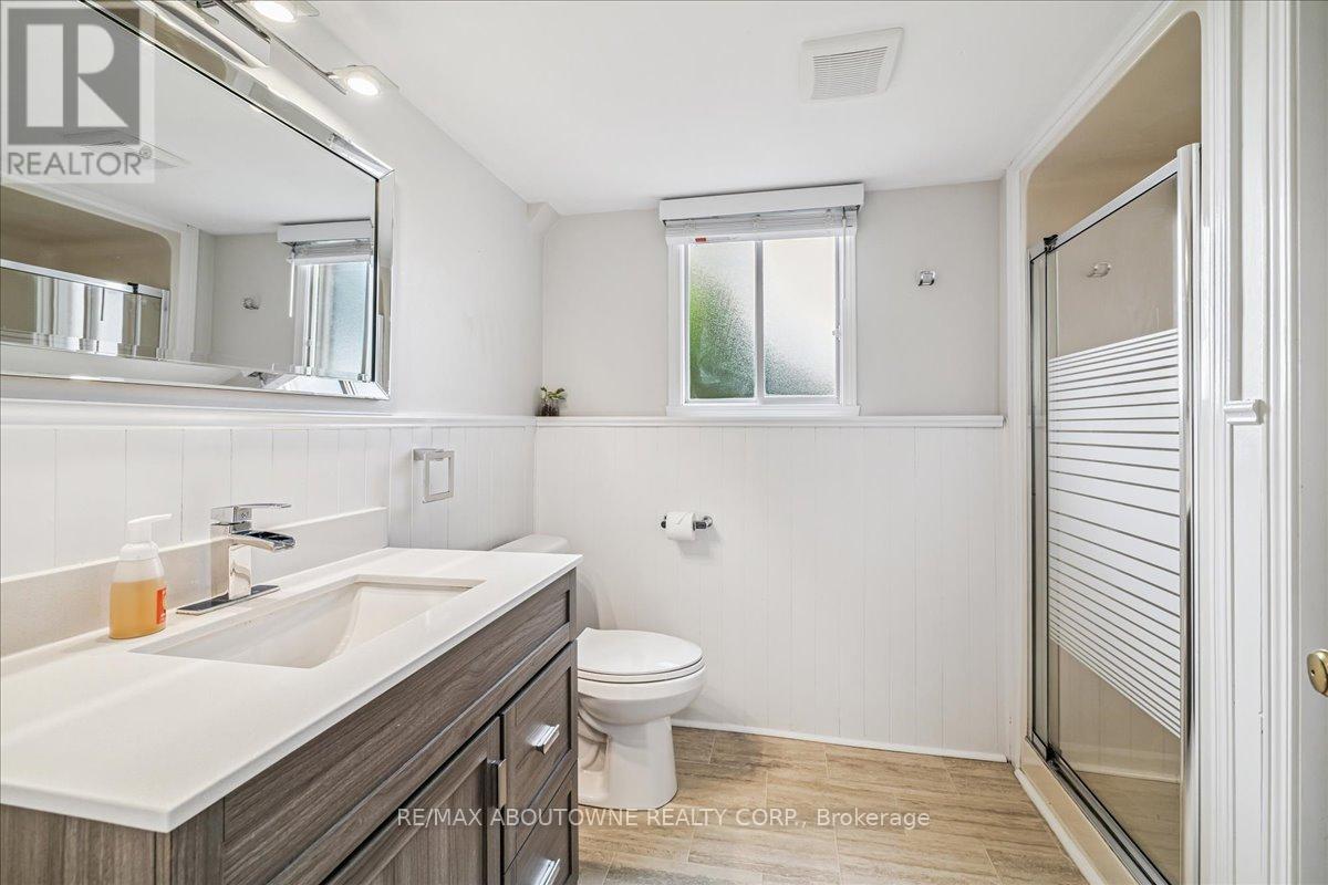 Photo 24 of 371 Park Road N, Grimsby ON