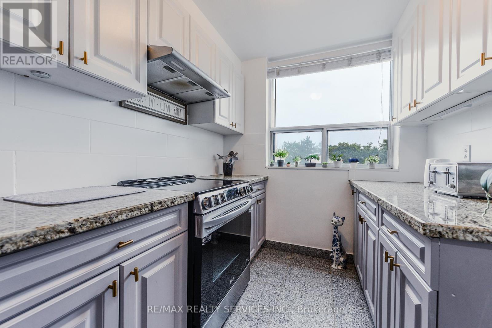 Photo 15 of 302 3 Lisa Street, Brampton ON