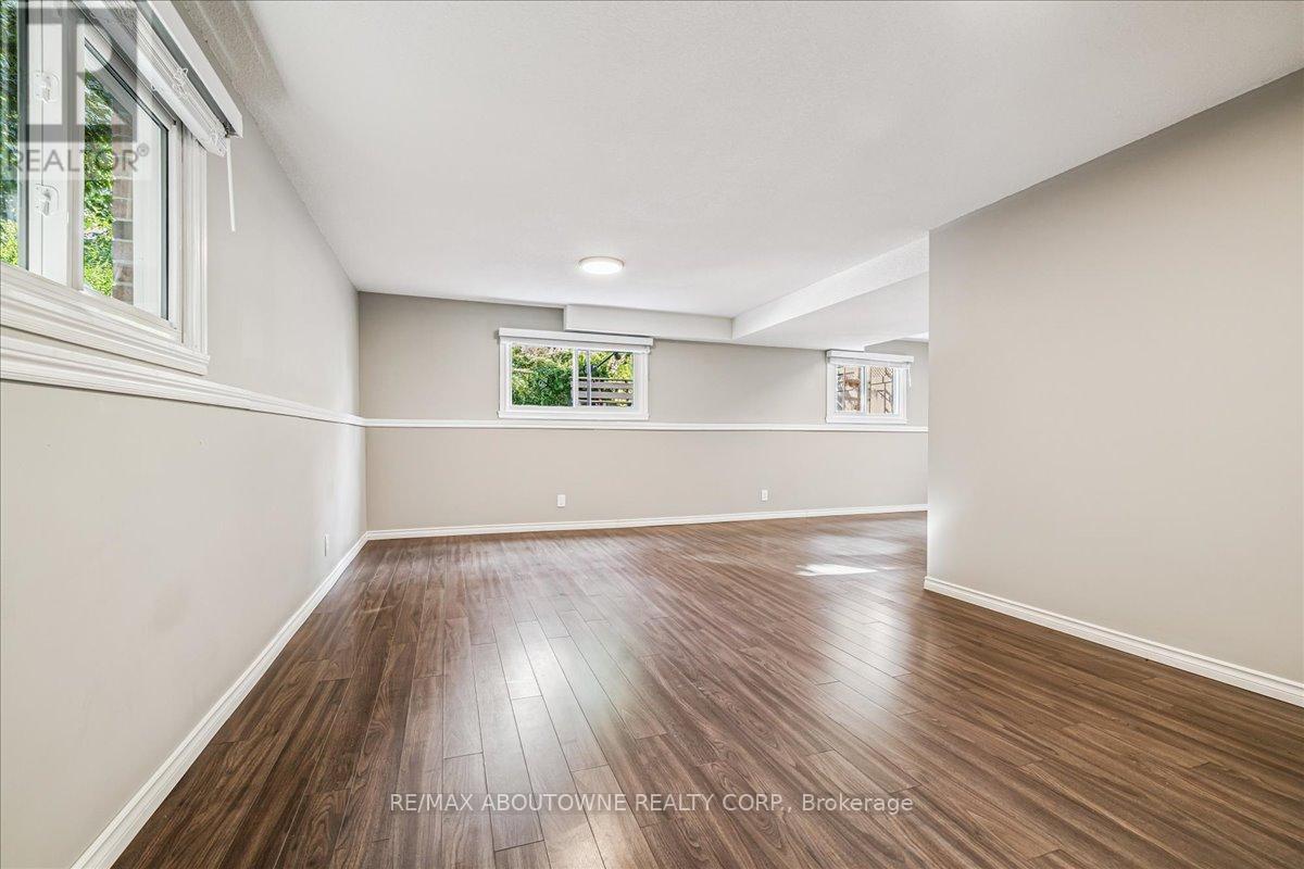 Photo 23 of 371 Park Road N, Grimsby ON