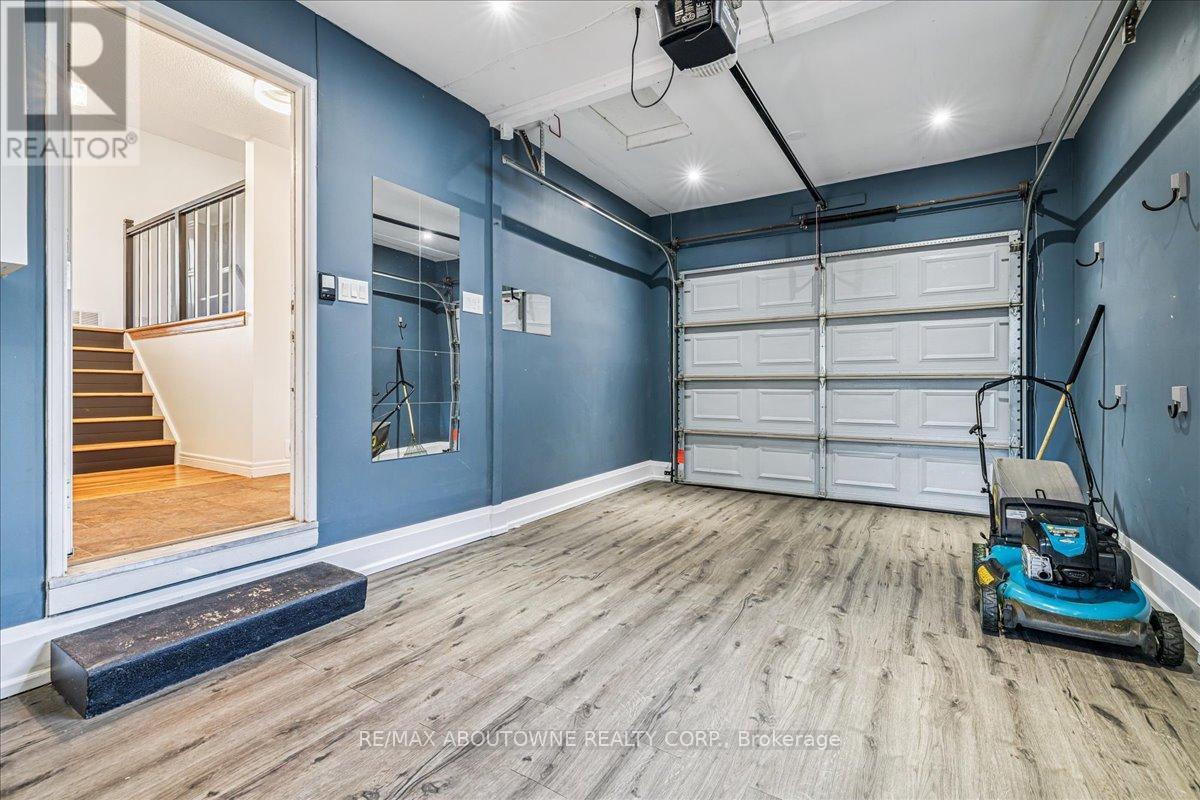 Photo 26 of 371 Park Road N, Grimsby ON