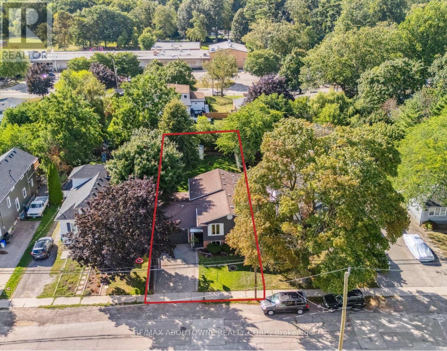 Photo 37 of 371 Park Road N, Grimsby ON