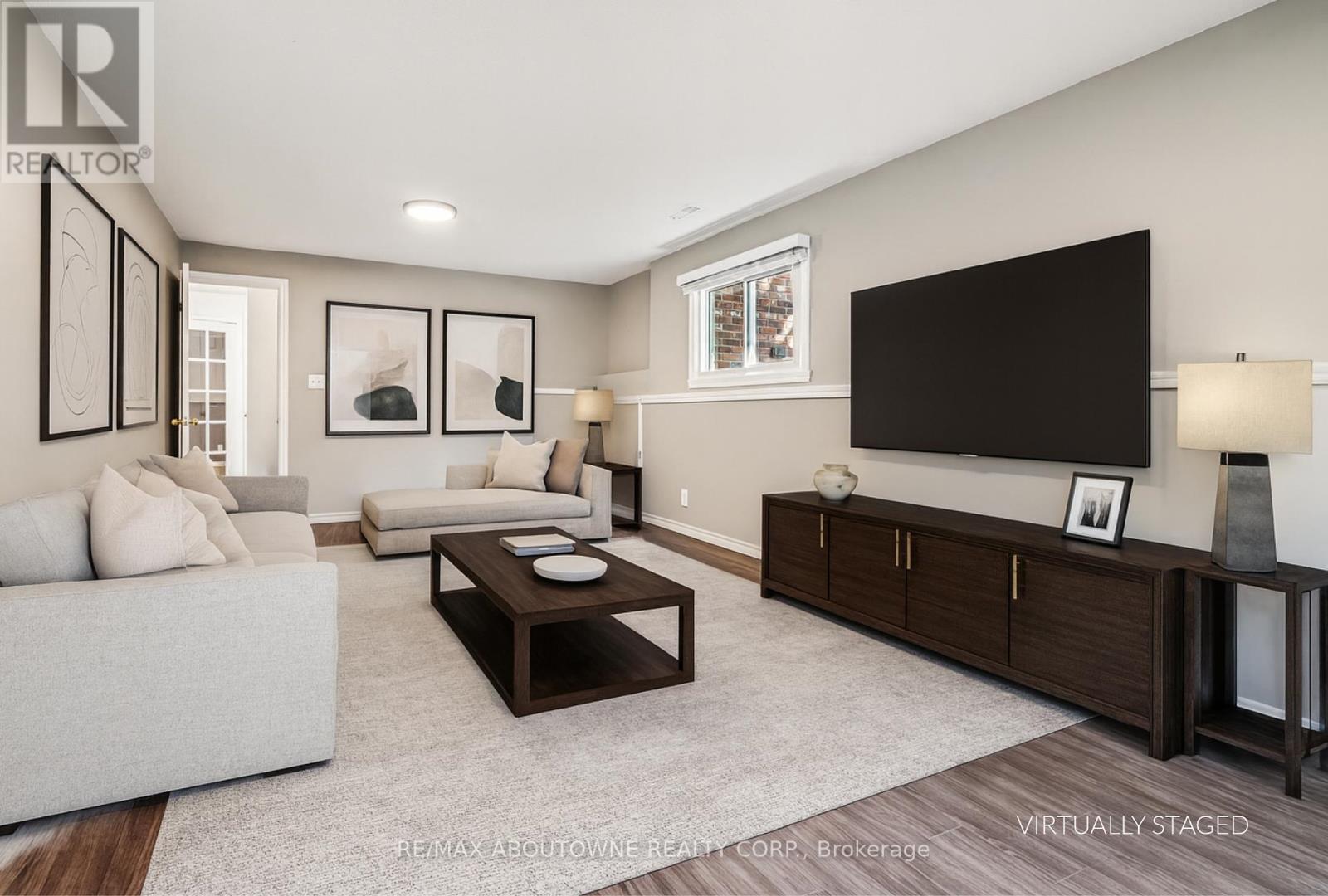 Photo 21 of 371 Park Road N, Grimsby ON