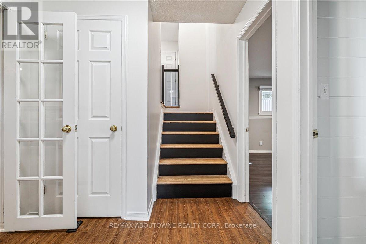 Photo 18 of 371 Park Road N, Grimsby ON