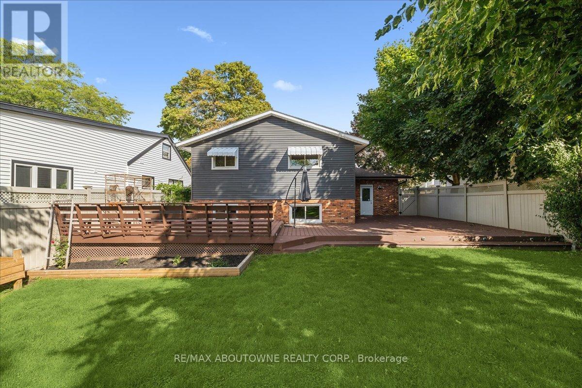 Photo 30 of 371 Park Road N, Grimsby ON