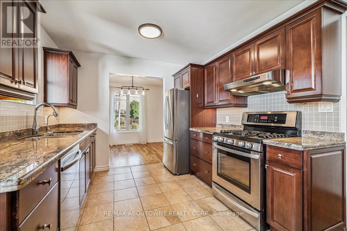 Photo 10 of 371 Park Road N, Grimsby ON
