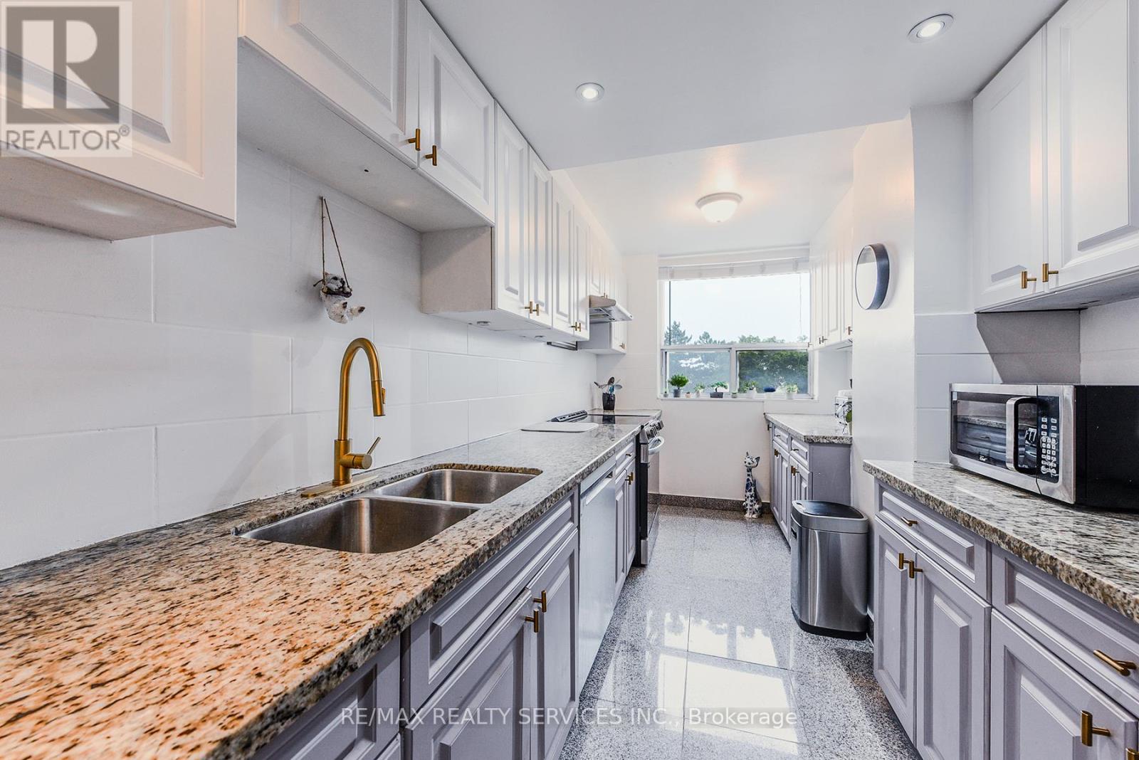 Photo 14 of 302 3 Lisa Street, Brampton ON