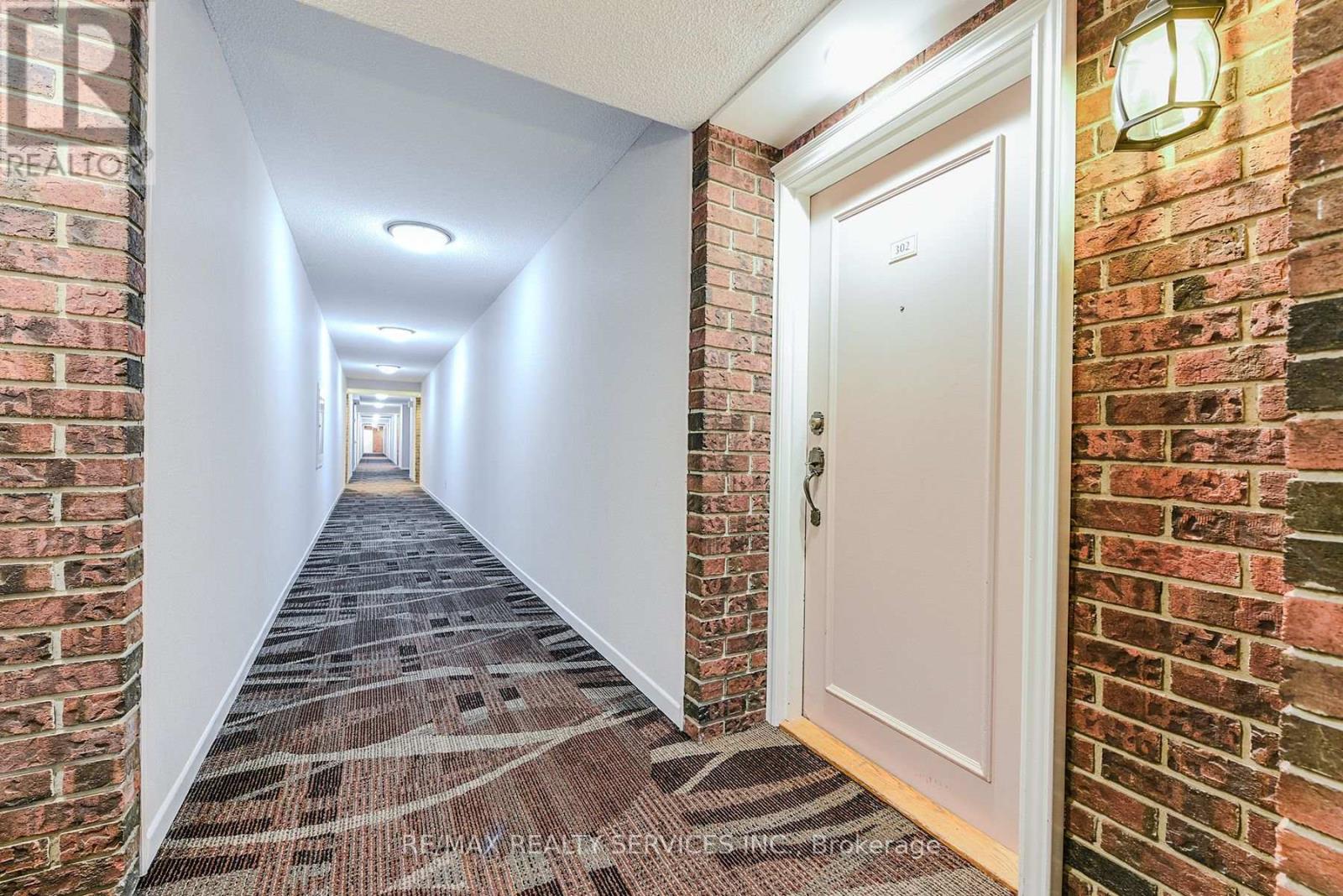 Photo 4 of 302 3 Lisa Street, Brampton ON