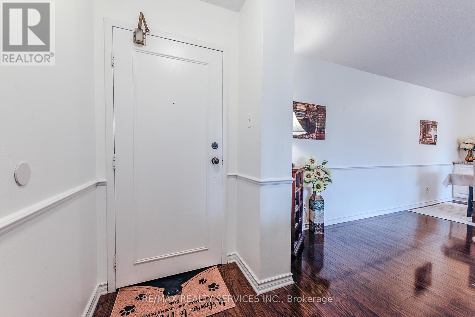 Photo 5 of 302 3 Lisa Street, Brampton ON