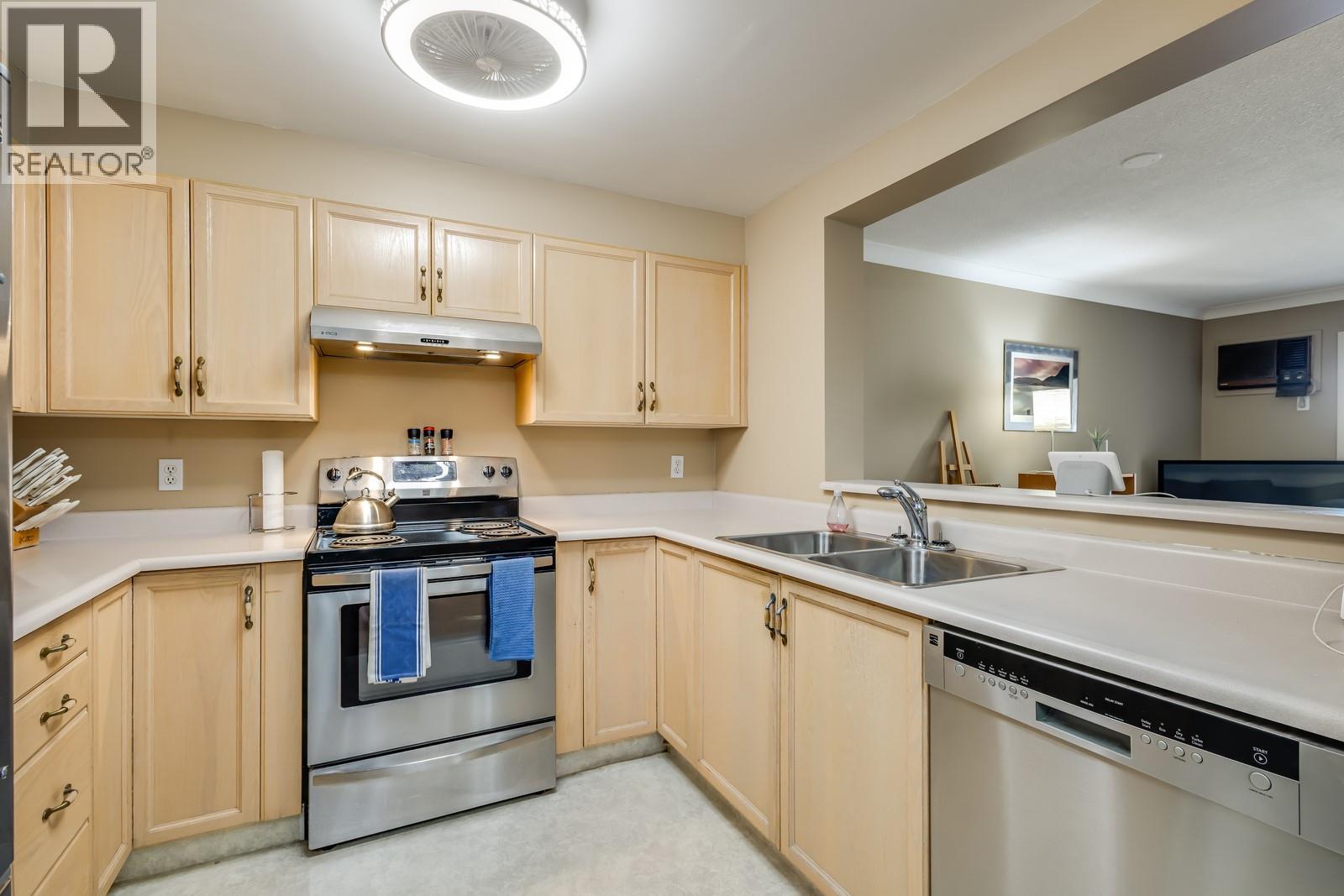 Photo 5 of 255 Aurora Crescent Unit 218, Kelowna BC