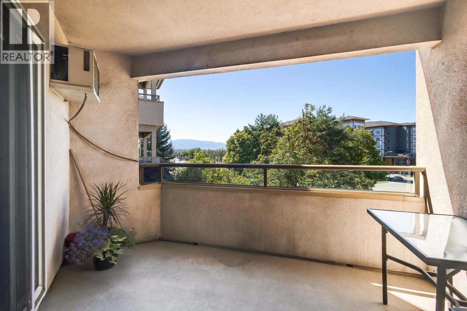 Photo 12 of 255 Aurora Crescent Unit 218, Kelowna BC