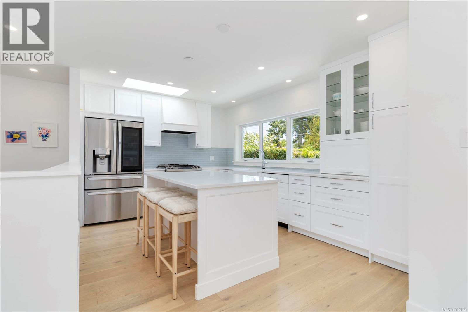  2240 Kinross Avenue, Oak Bay