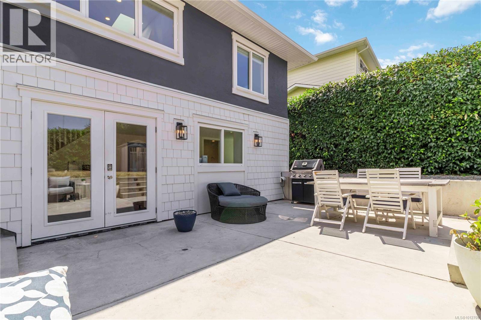  2240 Kinross Avenue, Oak Bay