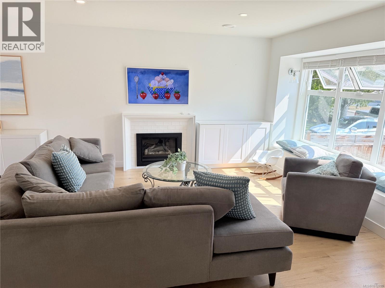  2240 Kinross Avenue, Oak Bay