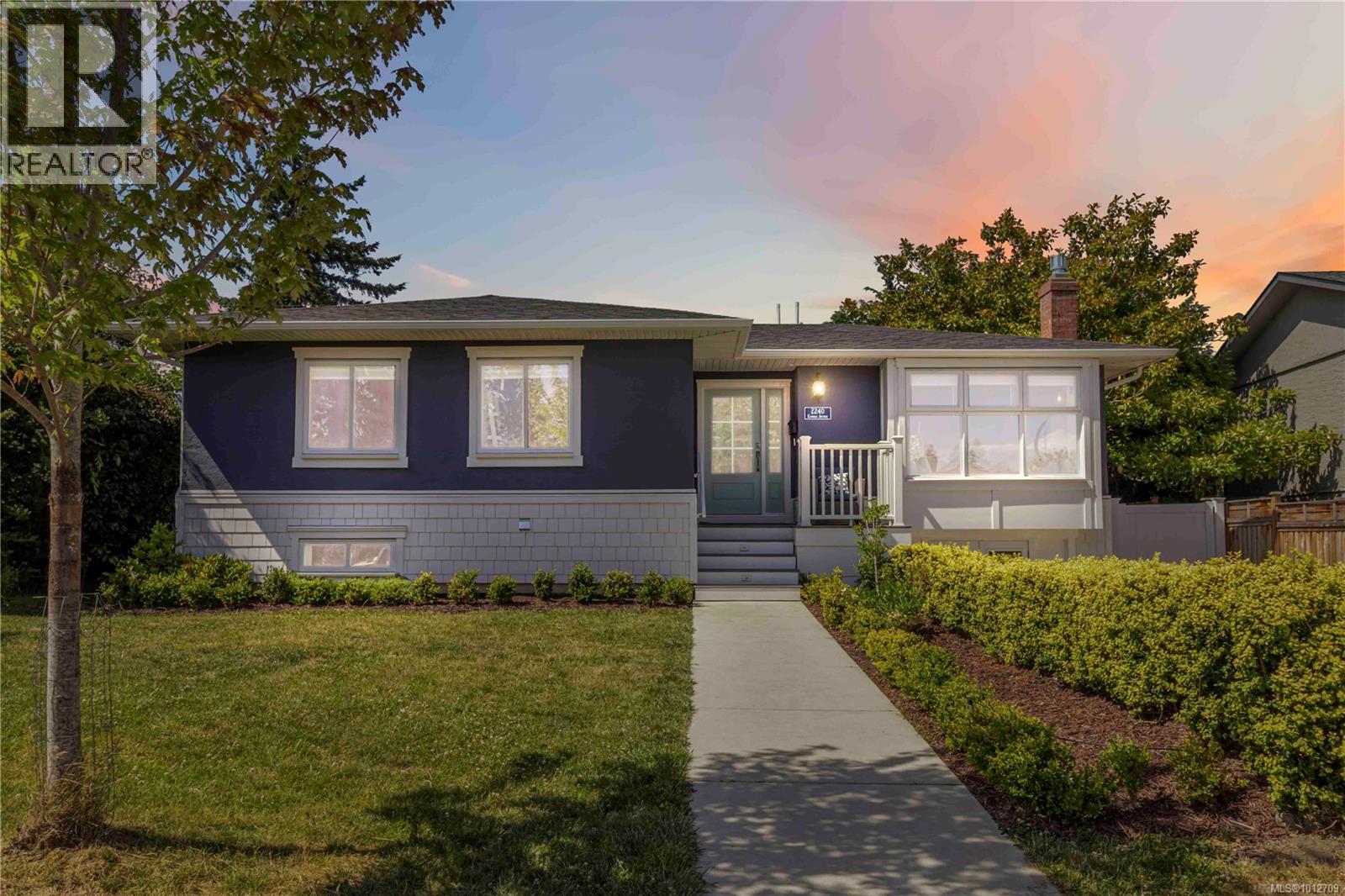  2240 Kinross Avenue, Oak Bay