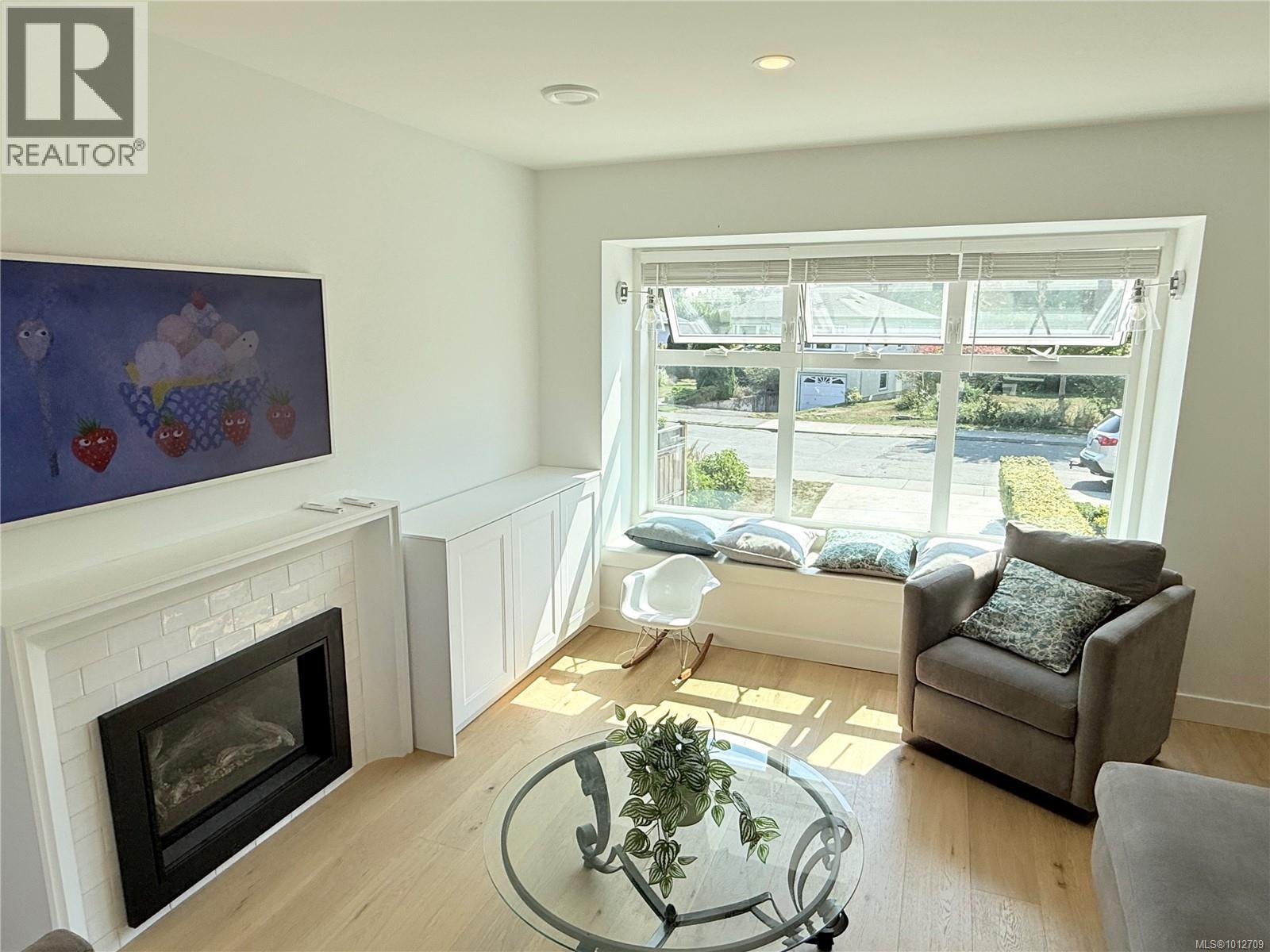  2240 Kinross Avenue, Oak Bay