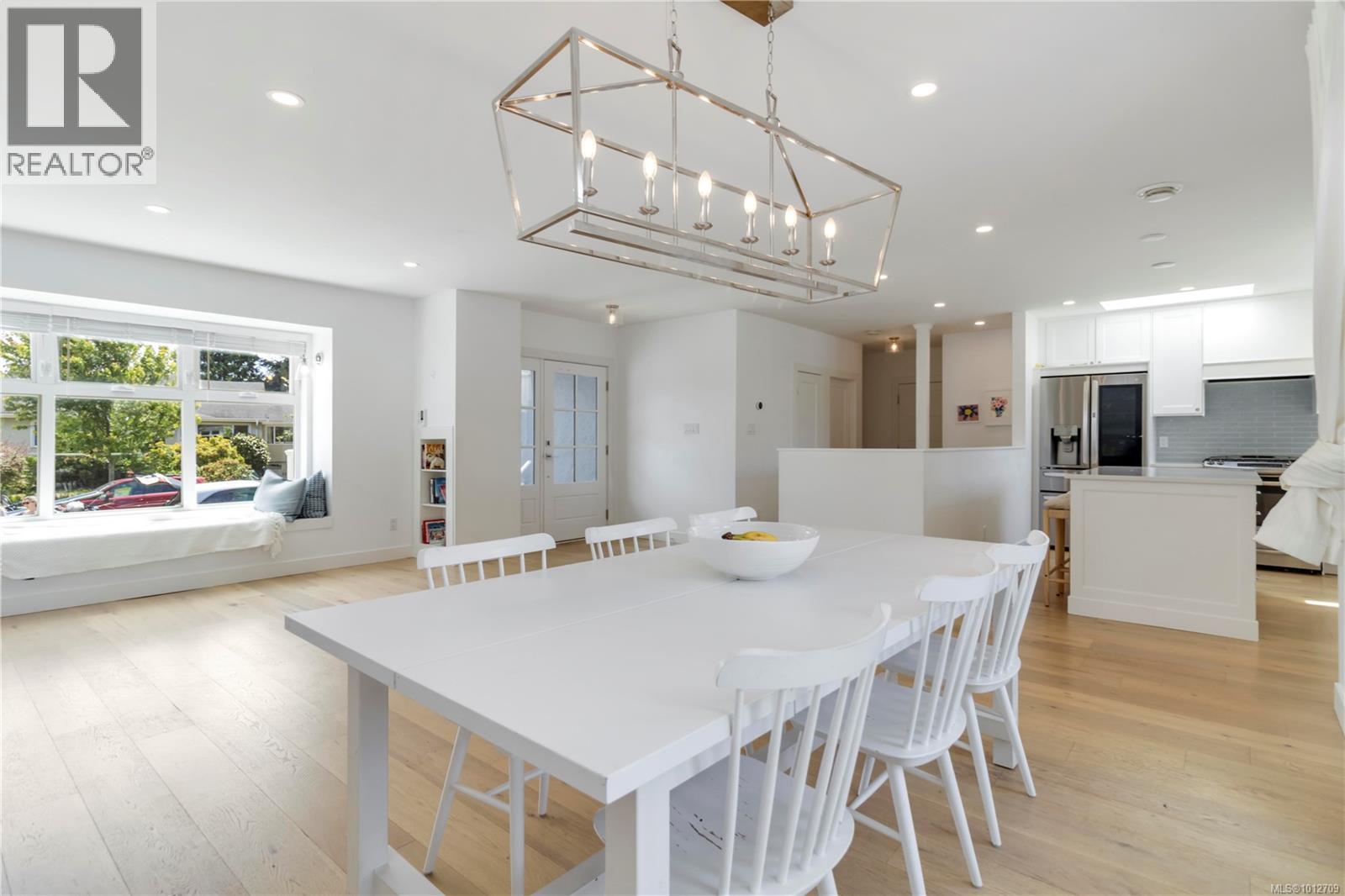  2240 Kinross Avenue, Oak Bay