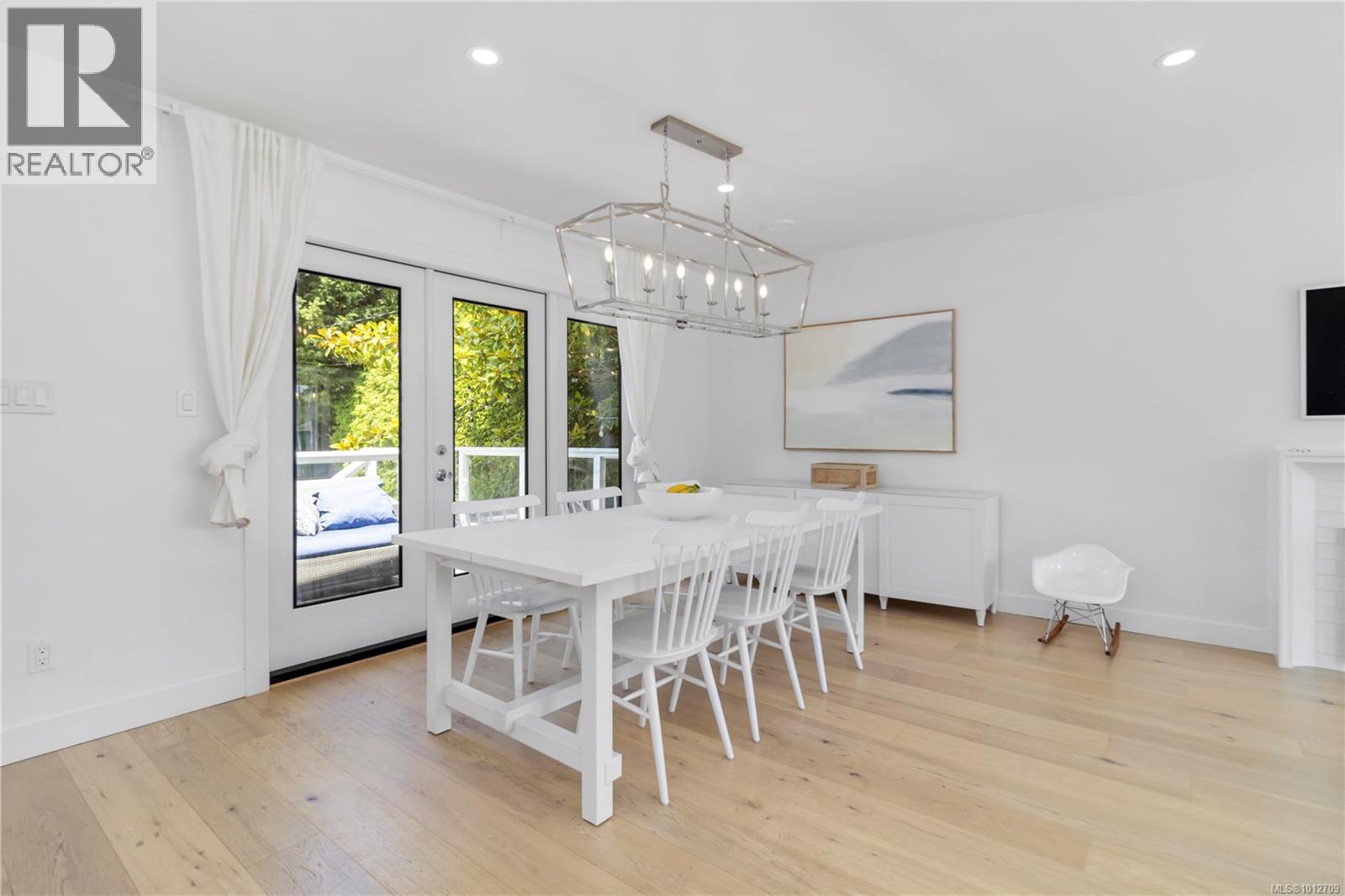  2240 Kinross Avenue, Oak Bay