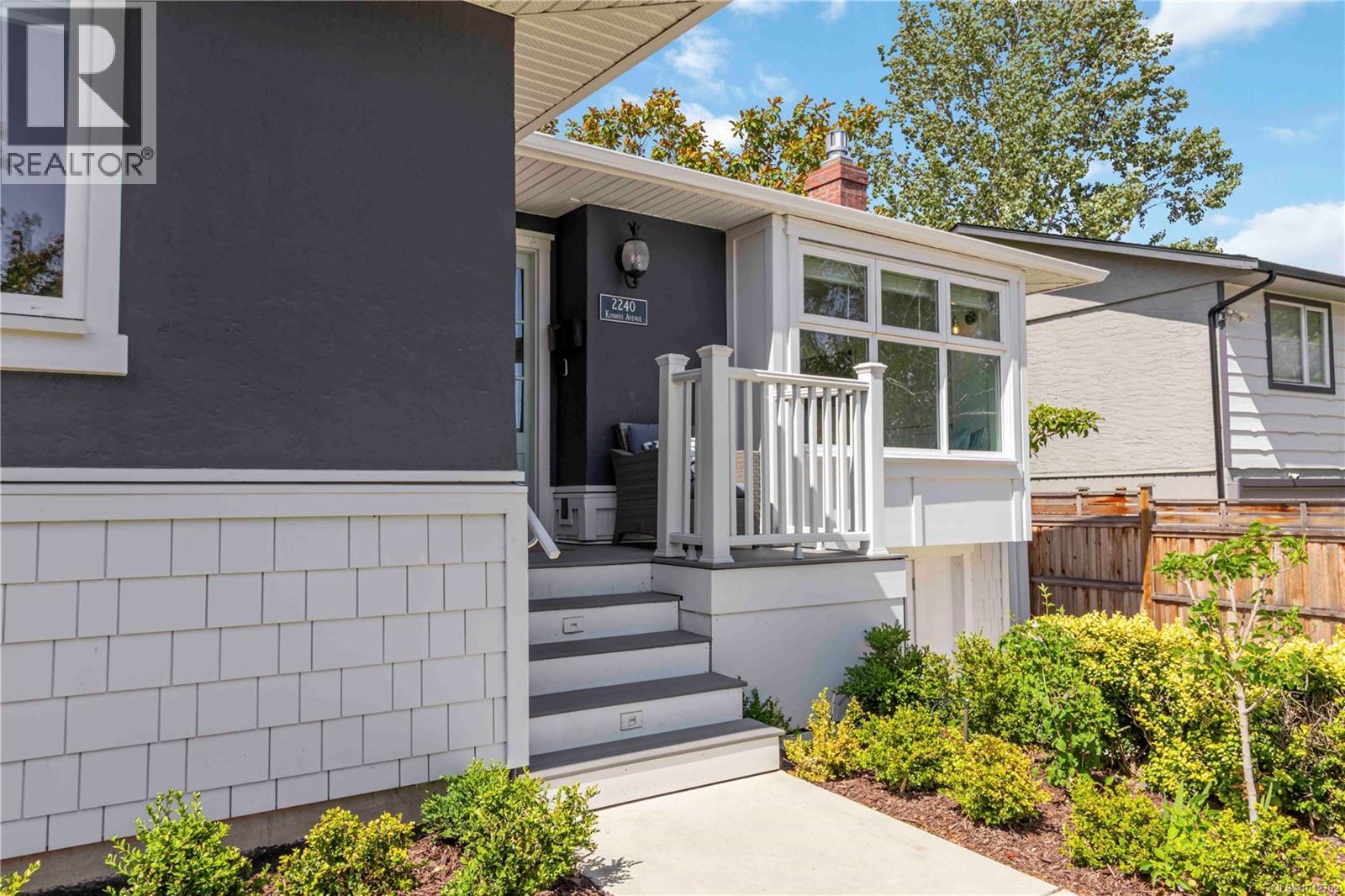  2240 Kinross Avenue, Oak Bay