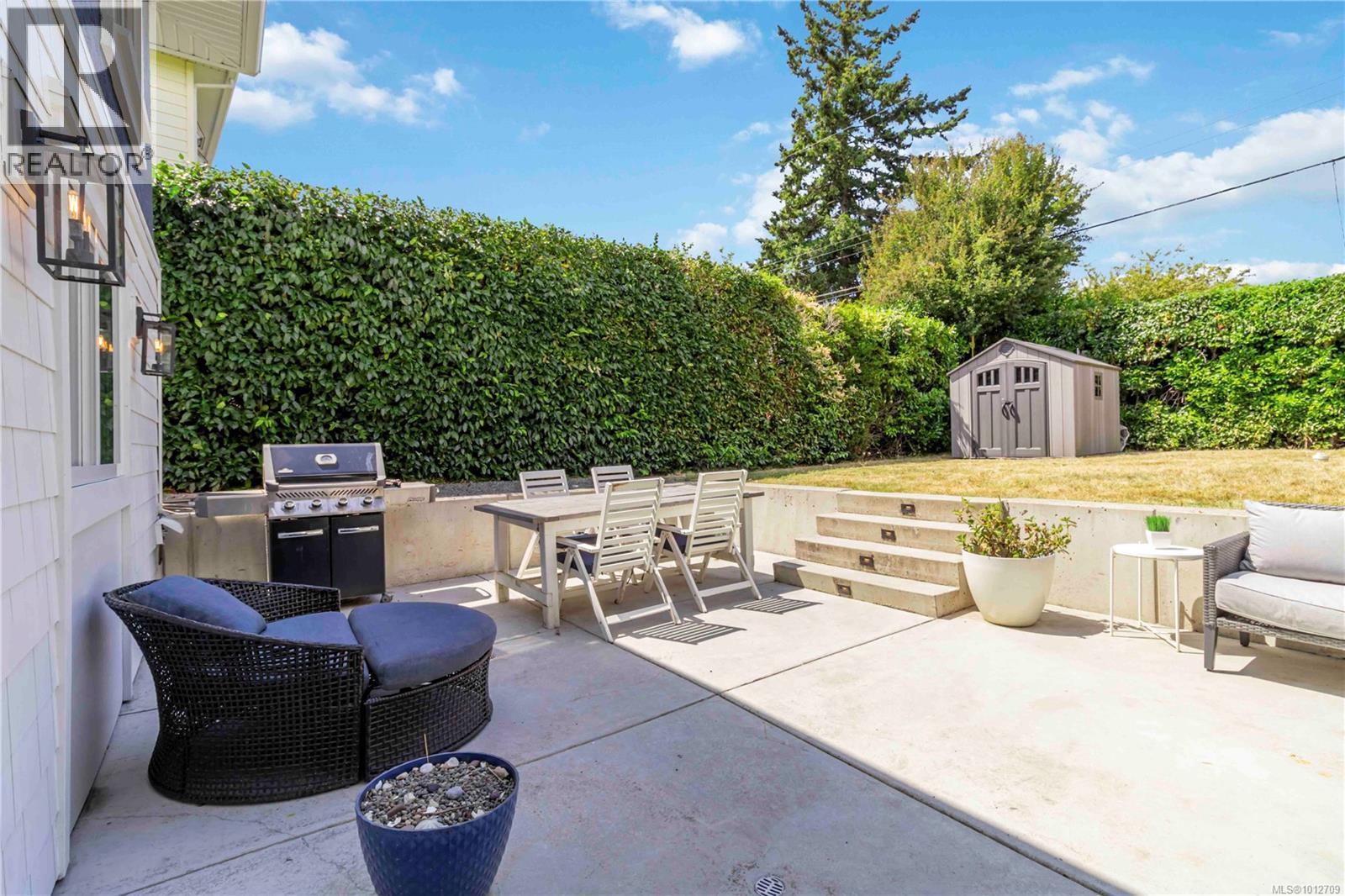  2240 Kinross Avenue, Oak Bay